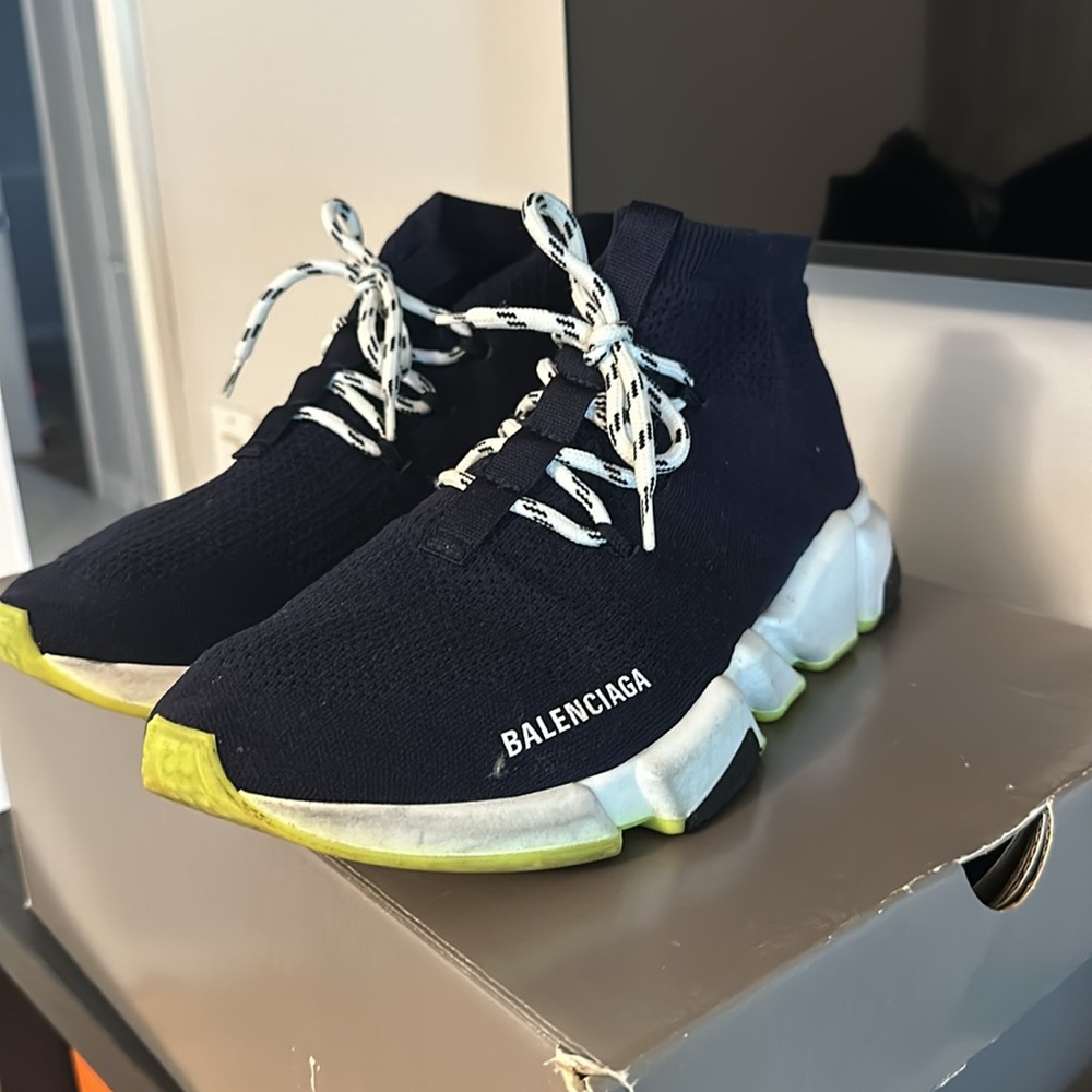 Balenciaga men’s lace up - Picture 2 of 2
